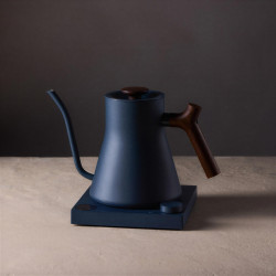 Fellow Stagg EKG PRO stone blue + walnut | Elkedel Gooseneck