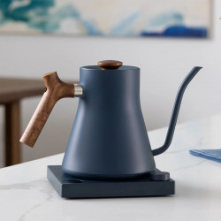 Fellow Stagg EKG Stoneblue + Walnut | Elkedel Gooseneck