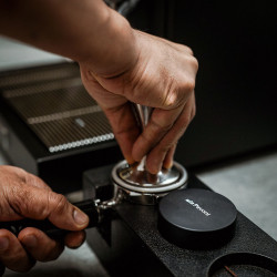 La Pavoni Leveler – Professionel kaffedistributør (sort)