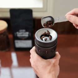 Outin Fino - elektrisk kaffekværn (Tundra Brown)