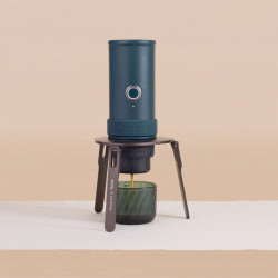 OutIn Foldable Coffee Stand  – foldbar holder til kaffemaskine